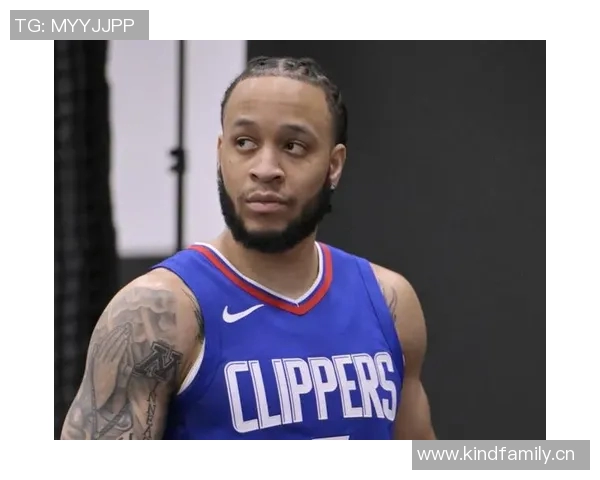 快船79-98勇士 球员评价:1人良好,3人及格,5人崩盘 快船79-98勇士 球员评价:1人良好,3人及格,5人崩盘